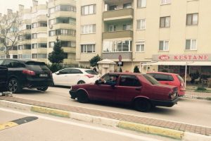 Bursa'da yolda kalan 'Şahin'in yardımına 'Porsche' yetişti