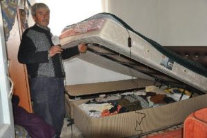İnşaat iş&ccedil;isinin evinden bakın ne &ccedil;aldılar