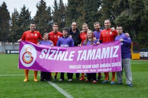 Galatasaraylı futbolculardan anlamlı destek