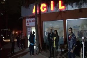 Kadık&ouml;y'de hırsızları kovalayan polis silahla vuruldu