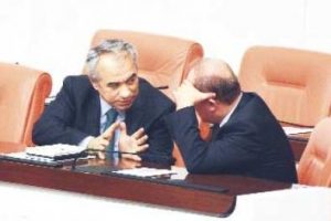 Yeni bakan ilk g&uuml;nden sıkıldı