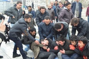 'Berkin burada' pankartına polis m&uuml;dehalesi