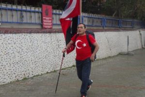 Şehitlere saygı i&ccedil;in 350 kilometre y&uuml;r&uuml;yecek