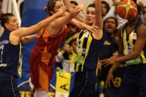 Derbide g&uuml;len Fenerbah&ccedil;e oldu!