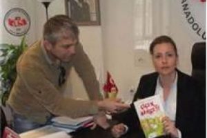 İlkokul &ccedil;ocuklarına skandal kitap