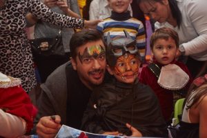 &Uuml;nl&uuml;lerin &ccedil;ocukları i&ccedil;in haftasonu partileri...