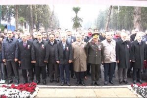 Mehmet Akif kabri başında anıldı