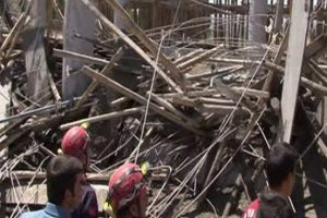 Bangladeş'te facia: 4 &ouml;l&uuml;, 40 mahsur