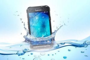 Samsung'tan taş gibi telefon