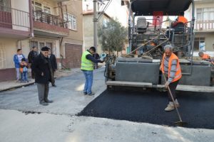 Orhangazi'de asfalt &ccedil;alışmaları s&uuml;r&uuml;yor