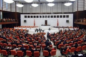 TBMM Anayasa Mahkemesi &uuml;yeliğine G&uuml;le&ccedil;'i se&ccedil;ti