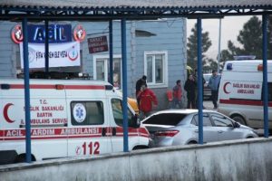 Vurduğu arkadaşının &ouml;ld&uuml;ğ&uuml;n&uuml; zannederek intihar etti