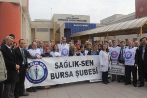 Sağlık &ccedil;alışanları, 14 Mart Tıp Bayramını kutlayamadı