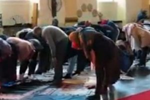 Kilisede kılınan namaz tartışmalara neden oldu