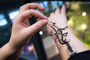 Elektronik cihazlar tene dokunularak y&ouml;netilecek