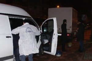 Vurduğu arkadaşını &ouml;ld&uuml; zannederek intihar etti