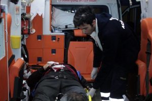Parasını isteyince 7 yerinden bı&ccedil;aklandı
