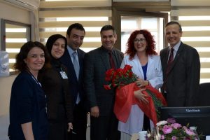 Bursa &Ccedil;ekirge Devlet Hastanesi'nden doktorlara karanfil