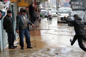 Yağmur 30 dakikada hayatı fel&ccedil; etti