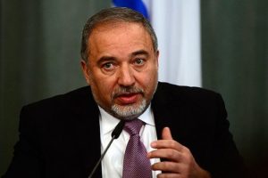 Liberman İbrahim Cami'sinin avlusuna girdi