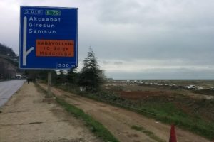 Karadeniz Sahil Yolunda ara&ccedil; kuyruğu !