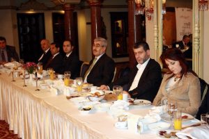 Bursa'da Roman &ccedil;ocuklara eğitim desteği