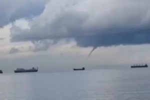 İskenderun K&ouml;rfezinde &ccedil;ıkan hortum korkuttu