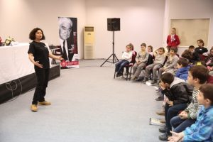 Kitap Fuarı'nda &ccedil;ocuklara  " Aziz Dede'den Masallar"