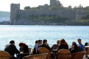 Bodrum'da g&uuml;neşi g&ouml;ren sahile koştu