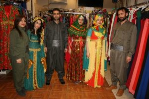 Nevruz &ouml;ncesi kıyafetler t&uuml;kendi