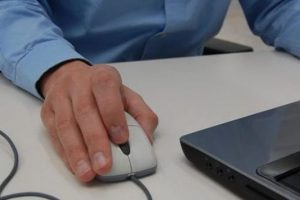 Hakimlere şok! Resmi hesaptan porno izleyince...