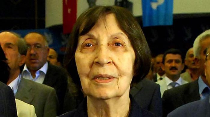 Başbakan'a yanıt verdi: &Ouml;yle bir hakkı yok