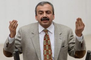 Sırrı S&uuml;reyya &Ouml;nder'in iddiası Meclis'i karıştırdı