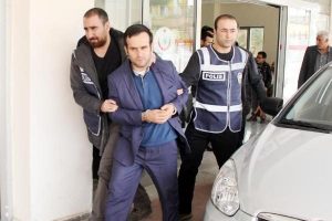 Telefon dolandırıcılığı iddiasına 3 g&ouml;zaltı