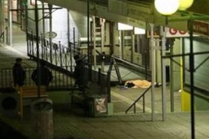 İsve&ccedil;'te m&uuml;şterilerin olduğu restoran otomatik silahla tarandı