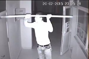 Yangın t&uuml;pl&uuml;, k&uuml;rekli okul hırsızı