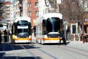 Tramvay kazası saniye saniye kamerada