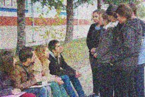 Kızlı-erkekli oturmak yasak
