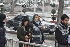 "Kapılarını kilitleseler biz de hırsızlık yapamayız"