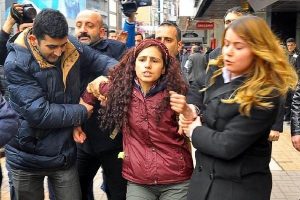 AK Parti binasına yumurta atan 3 &ouml;ğrenci serbest