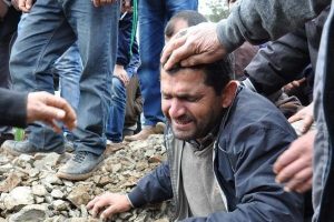 Boğazları kesilerek &ouml;ld&uuml;r&uuml;len anne ile oğulu toprağa verildi