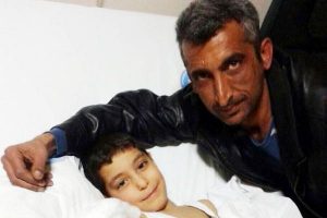 6 yaşındaki Utku'nun kolu oklavayla kırıldı