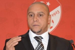 Carlos Trabzonspor'u g&ouml;z&uuml;ne kestirdi