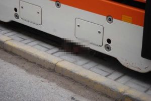 Kendini tramvayın &ouml;n&uuml;ne b&ouml;yle attı