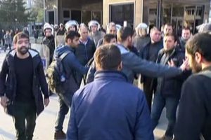 Marmara &Uuml;niversitesi karıştı: 3 &ouml;ğrenci yaralandı