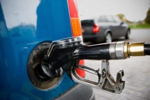 Petrol fiyatları tepetaklak!