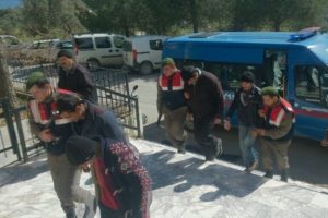 M&uuml;lteciye ka&ccedil;ış eğitimi verirken yakalandılar