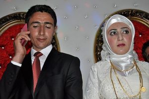 Davutoğlu PKK'dan ayrılan genci d&uuml;ğ&uuml;n&uuml;nde aradı