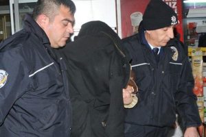 Uzaklaştırma cezası alan adam eşini d&ouml;vd&uuml;