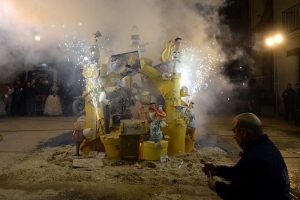 "Las Fallas" festivalinde "siyasi mizah"